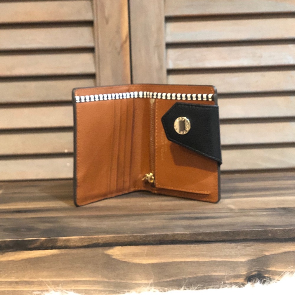 Henri Bendel wallet
